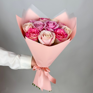 Букет из 11 нежно-розовых российских роз микс