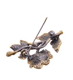 AM-3522 Брошь «Цветок Космея» (латунь, янтарь)