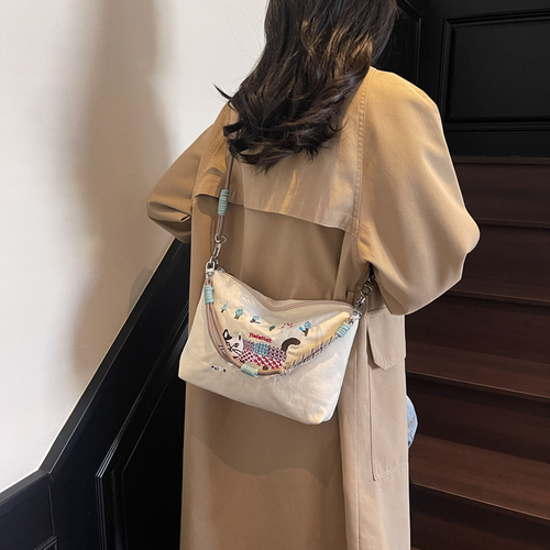 Сумка-мессенджер через плечо, нейлоновая, с вышивкой кошки Матильды, светло-бежевая, CBK-2921-3, Китай