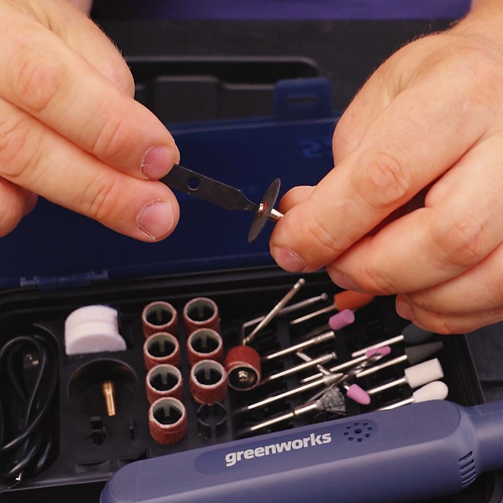 Гравер аккумуляторный Greenworks GPT-8VRT, 8V, Арт.3200707, с принадлежностями 52 шт