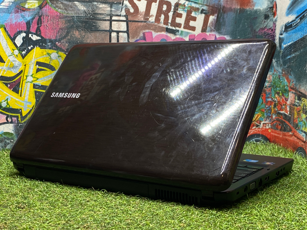 Ноутбук Samsung i5/4GB/250GB/Radeon 1GB/ NP-R540-JS06/Windows 7