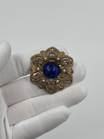 Брошь с синим кабошоном