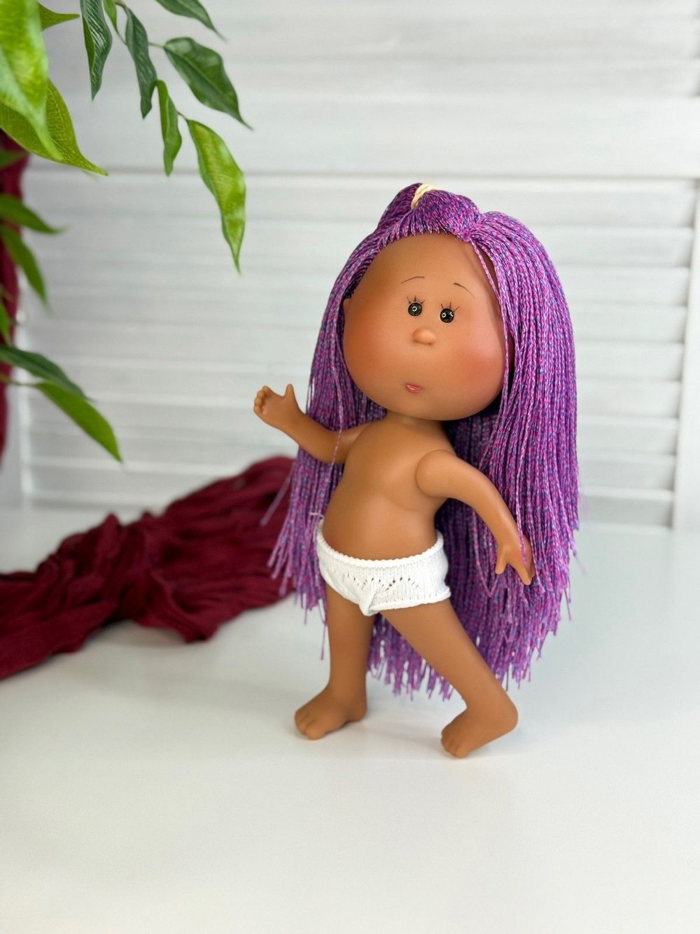 Кукла Nines виниловая 23см Little Mia Latina без одежды (3199WL8A1)