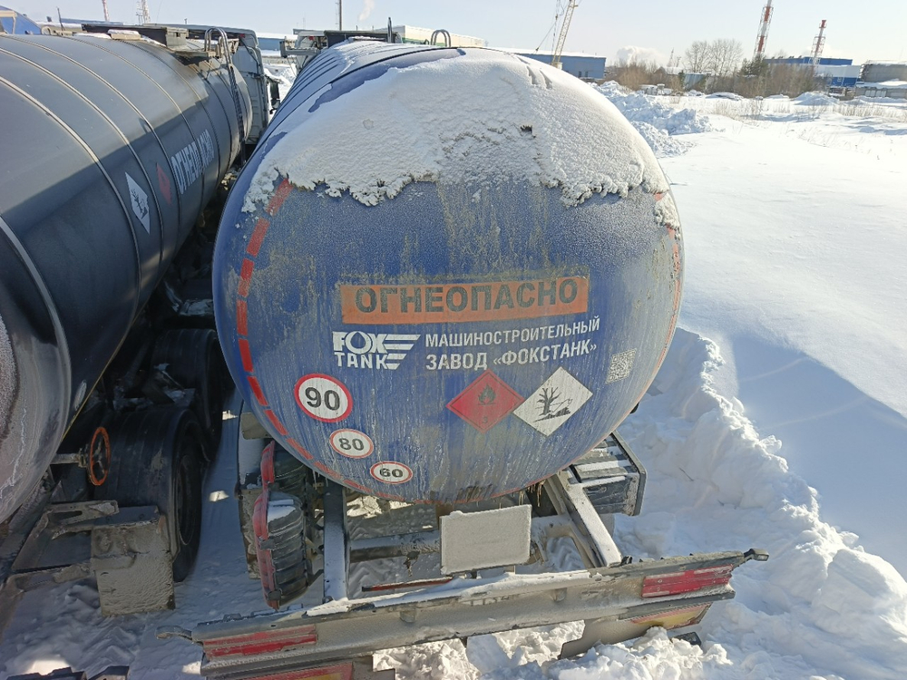 FoxTank 8777 Полуприцеп цистерна 877721 (светлые нефтепродукты)