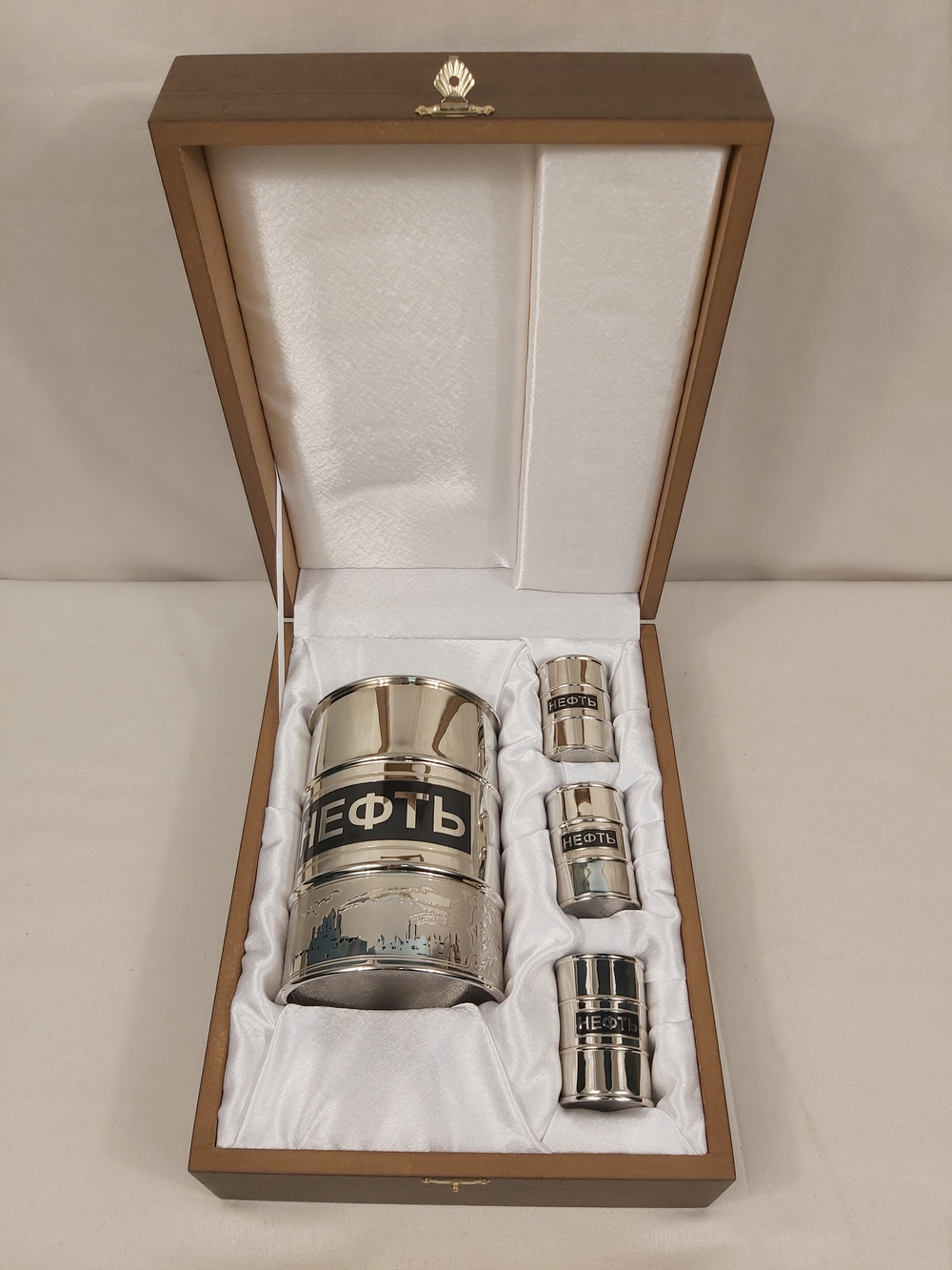Подарочный набор со штофом "Подарок нефтянику"
