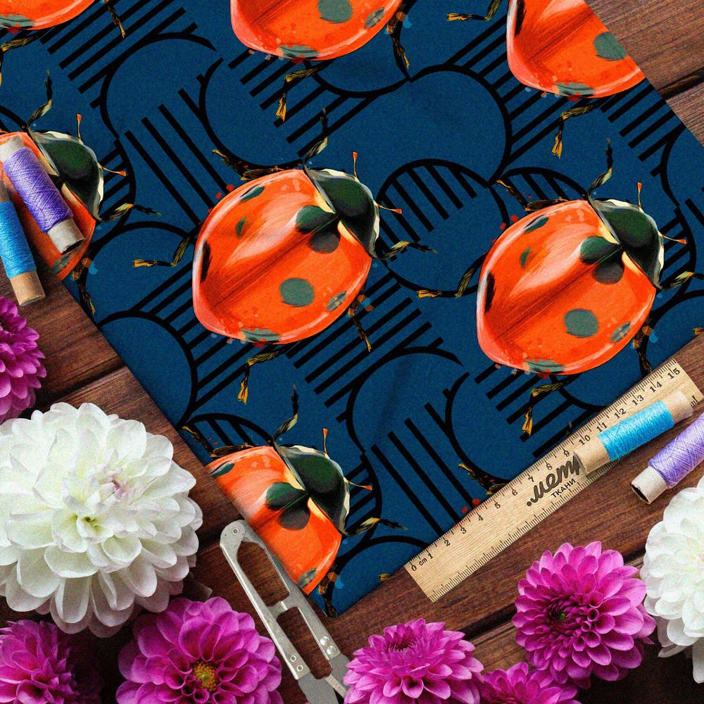 Ткань дюспо крупный божьи коровки на синем фоне с рисунком