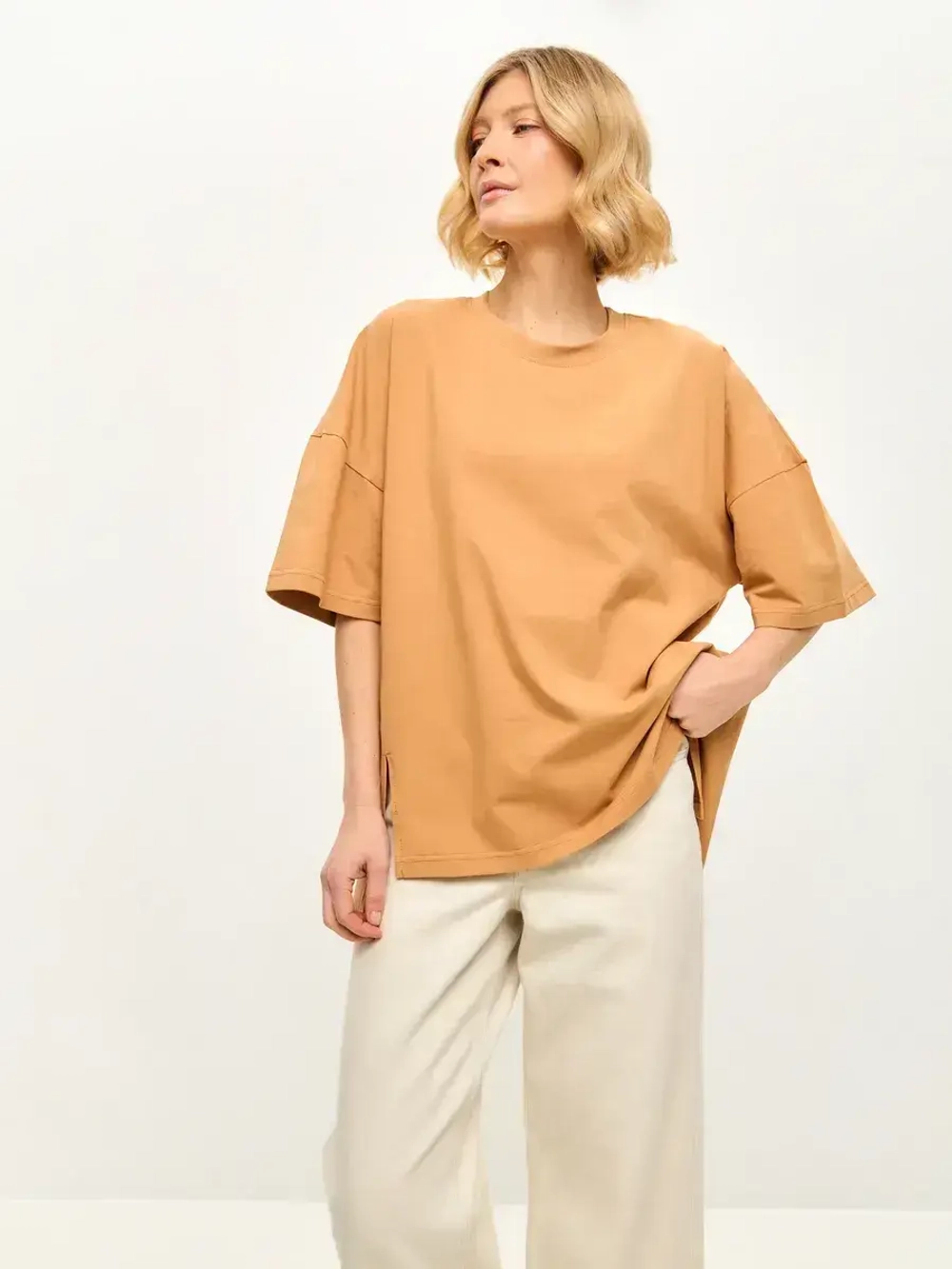 Футболка удлиненная с разрезами оверсайз голд