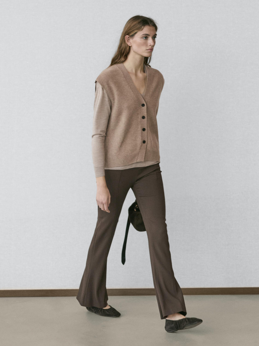 Massimo Dutti Вязаный жилет из шерстяной смеси с V-образным вырезом, норка