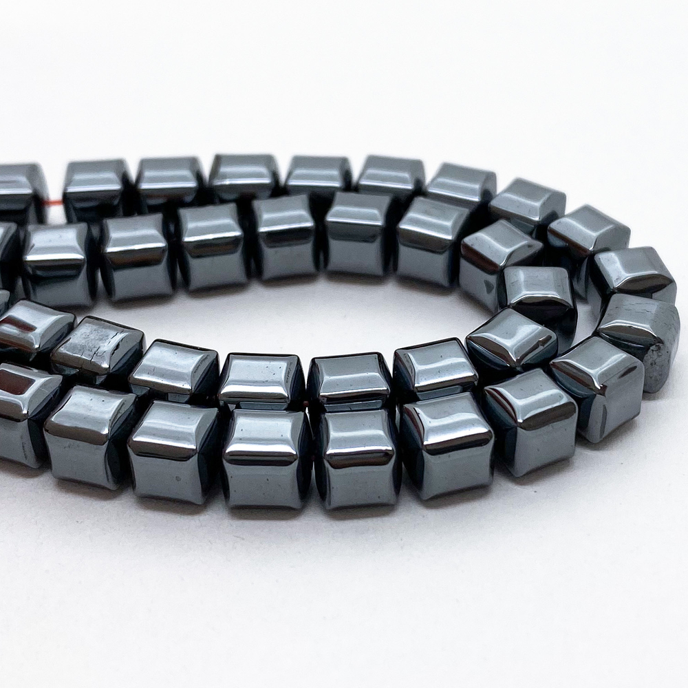 Гематит (имитация), размер около 5,7 мм, цена за 17 шт (1/4 нити)