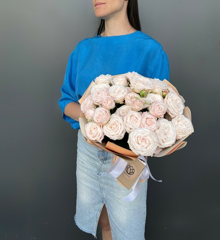 Монобукет пионовидных кустовых роз