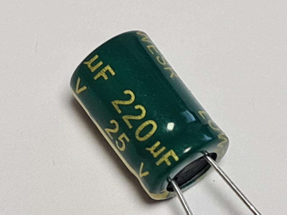 Конденсатор 220uF 25V