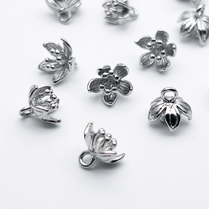 Подвеска Цветок, цвет серебро (родий), размер 7,5*9 мм, цена за 1 шт