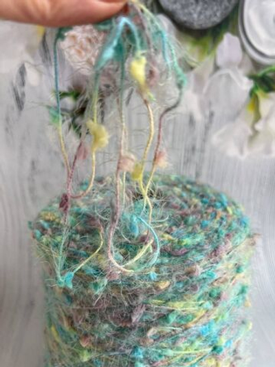 Пряжа  декоративная с ворсом и шишибриками