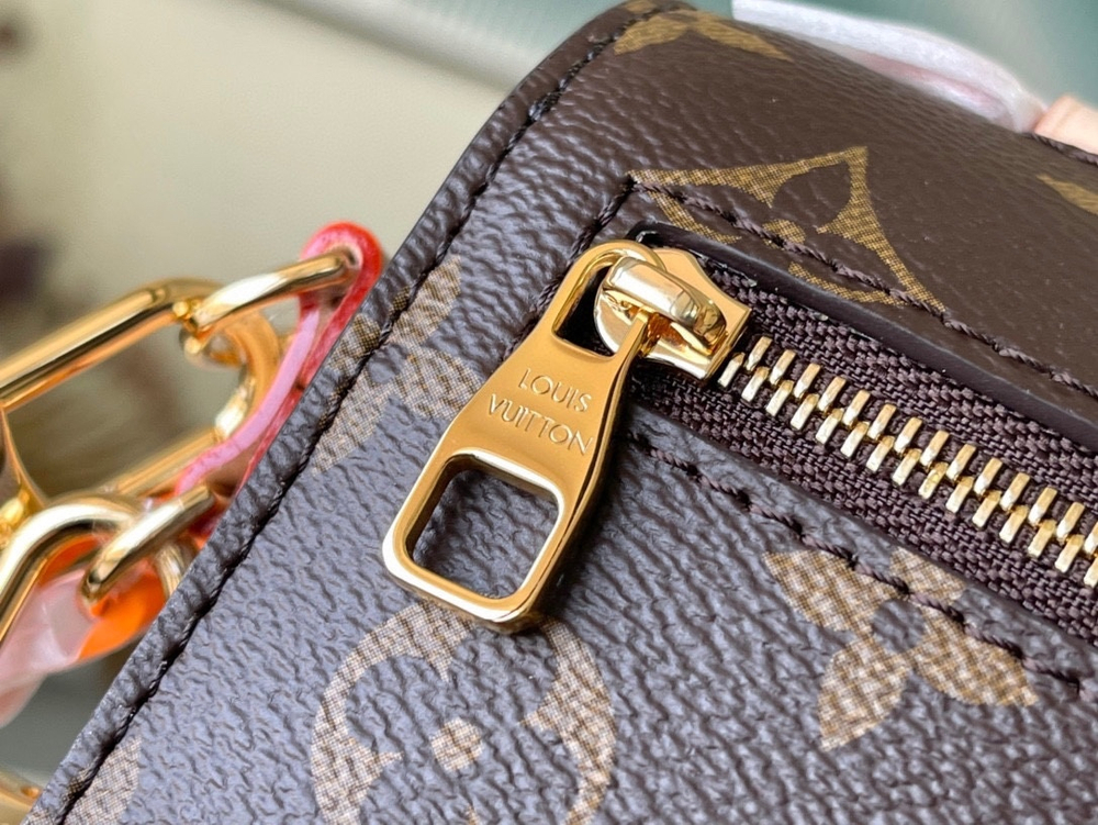 Louis Vuitton Pochette Metis East West