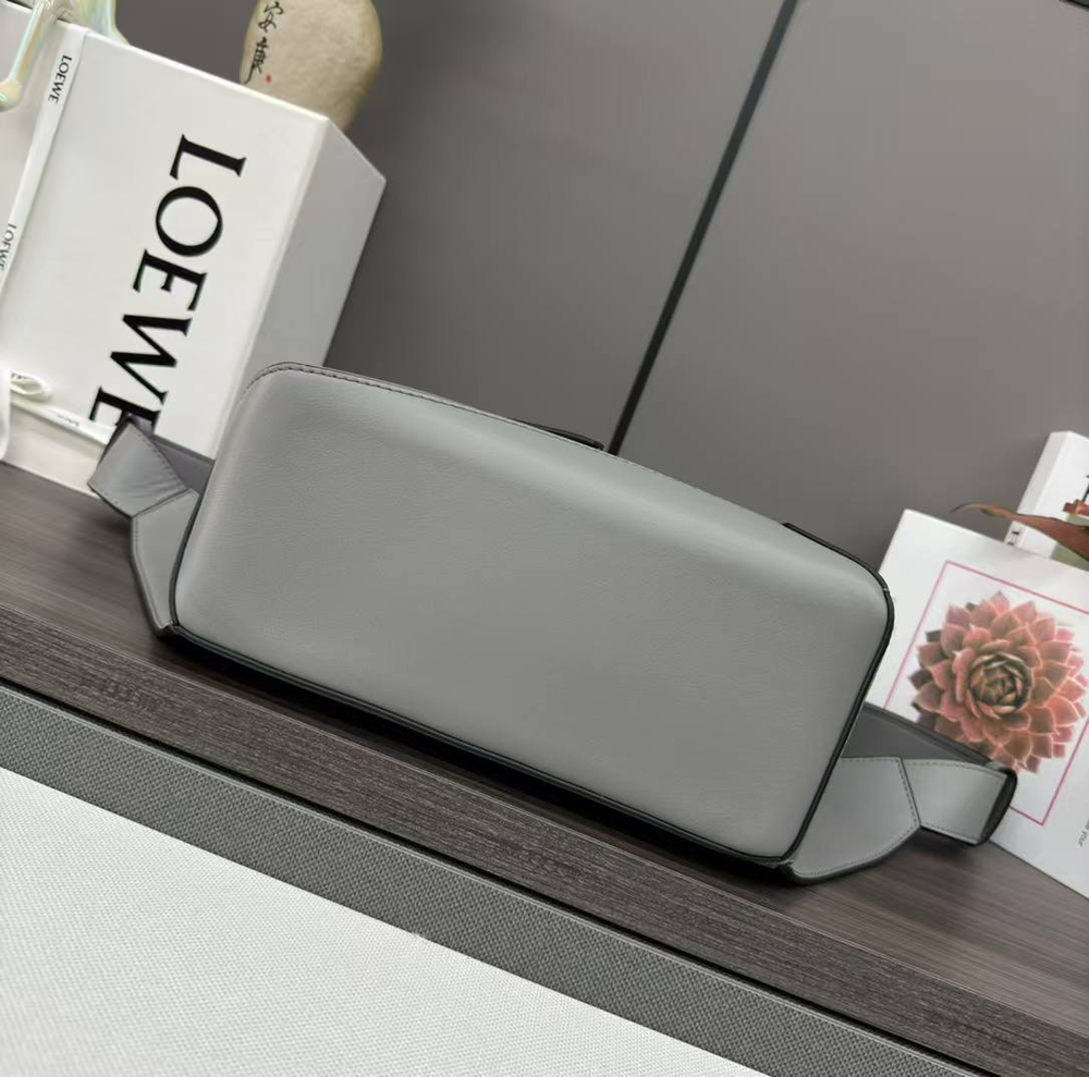 Сумка-мессенджер Loewe