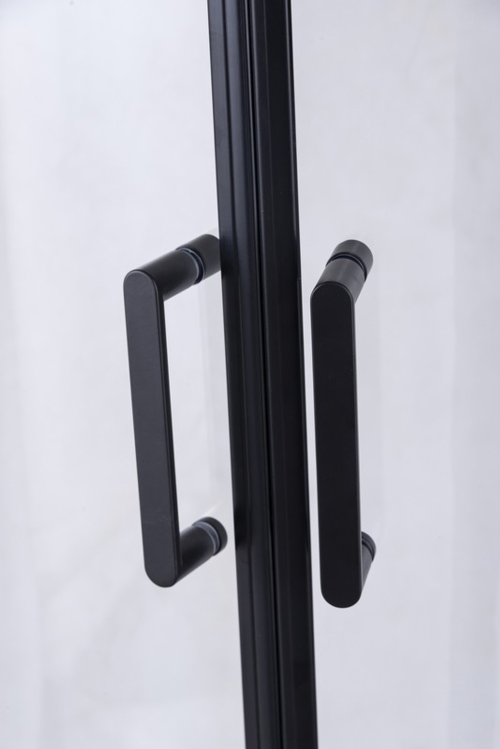 Душевое ограждение Niagara Nova NG-6813-08ВLACK (90х90х195) квадрат,черный,двери распашные,стекло прозрачное,1 место