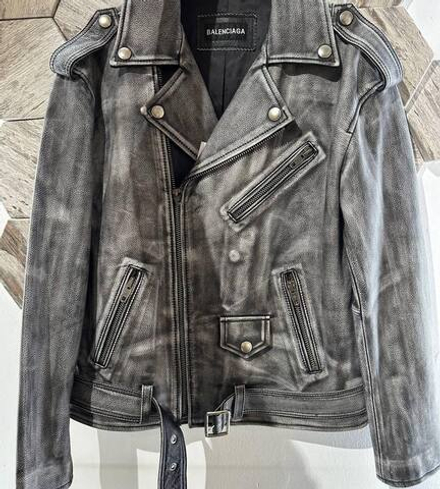 Кожаная куртка Balenciaga