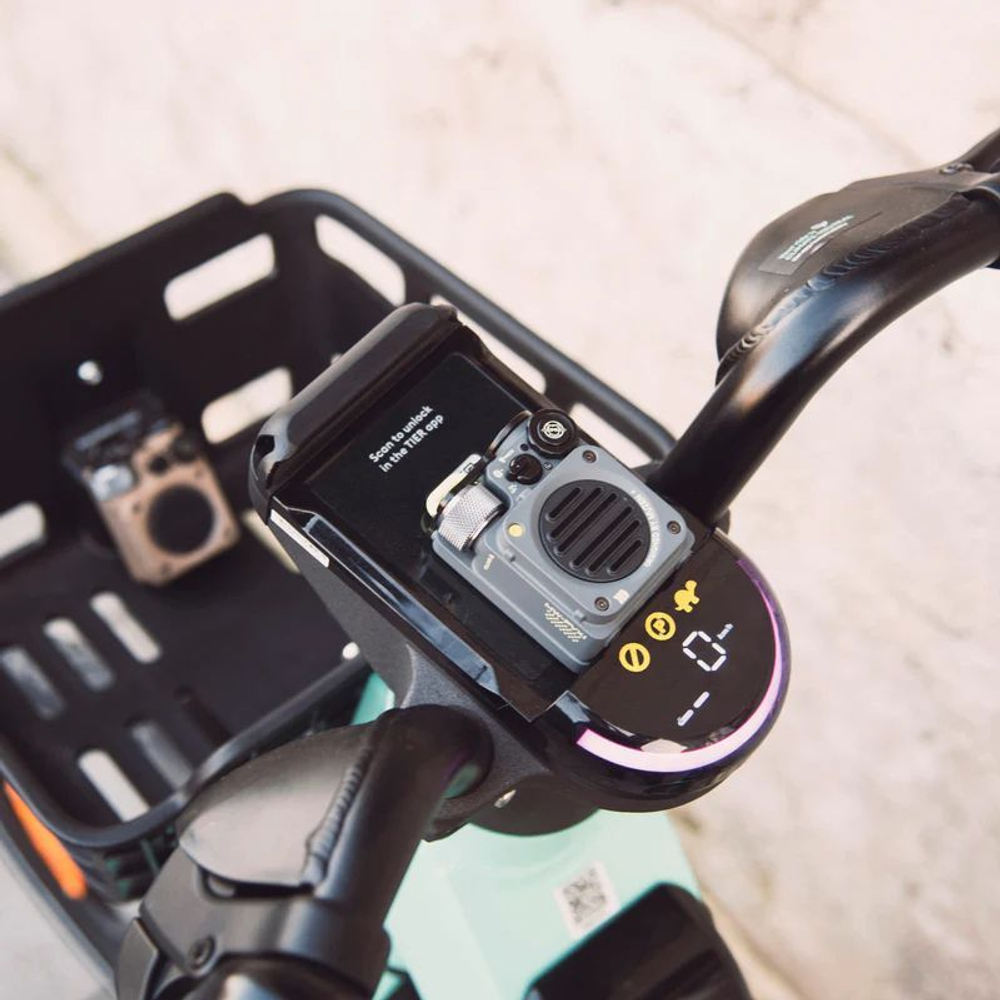 Беспроводная колонка Muzen Sticker красная