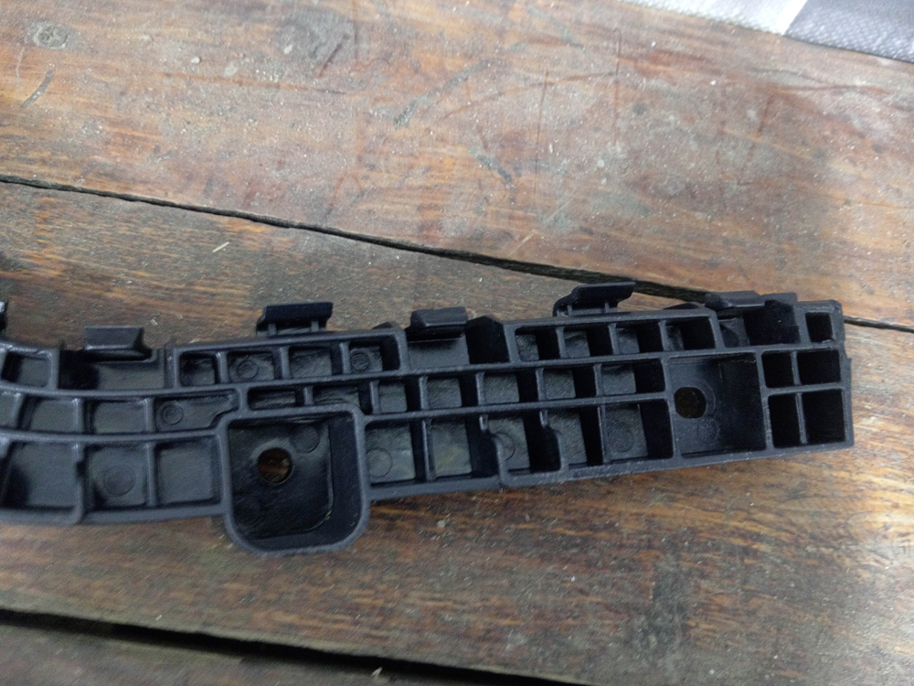 Кронштейн заднего бампера правый Changan CS75 18-нв Б/У Оригинал S3011040910