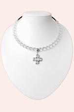 Колье из горного хрусталя с подвеской в виде креста со стразами