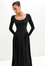 Платье с рукавами и драпировкой