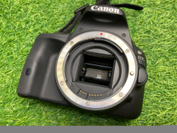 Canon 100D Kit 18-55mm 3.5-5.6 IS STM 3.800 кадров