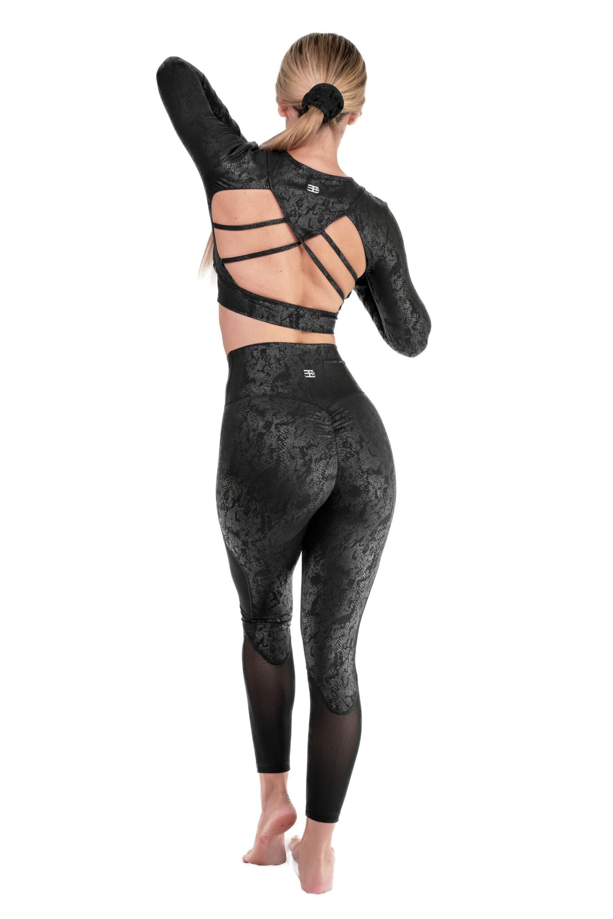 Топ BODY ENGINEERS ALDEA Tech 2.0 Crop Top Metallic Black