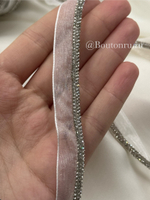 Кант на белой органзе со стразовым шнуром