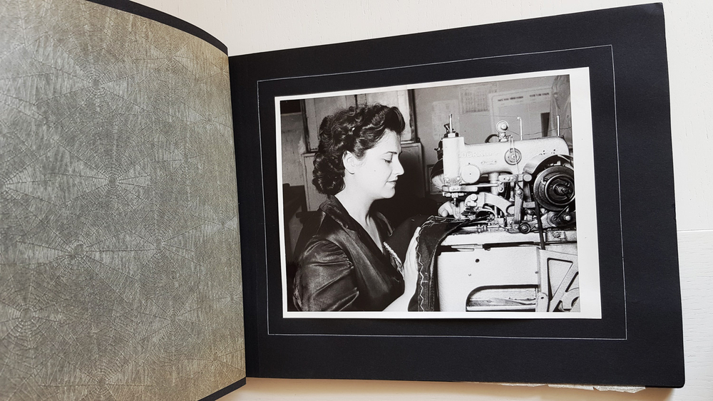 "От трудящихся одежной промышленности в Простееве". 1959г.