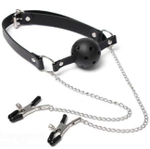 Дышащий кляп с зажимами для сосков на кожаном ремешке с застежкой Onjoy BDSM Breathable Ball Gag (черный) (Цвет: черный)