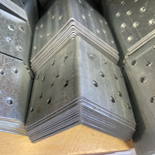 Крепежный уголок равносторонний 60х60х60 ОЦ.