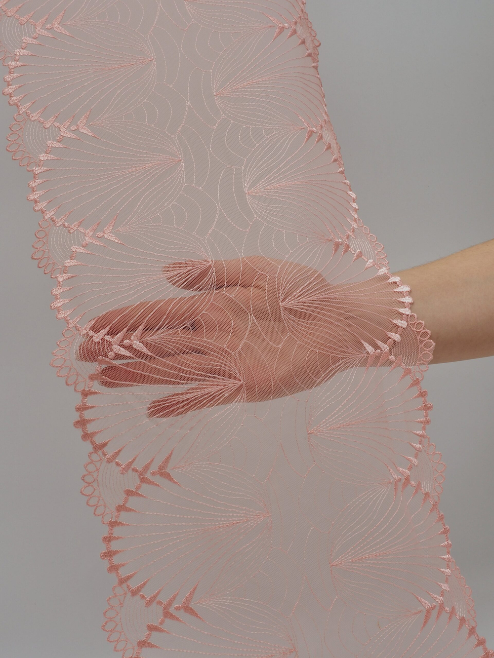 Вышивка на сетке коралловый миндаль неэластичная ширина 24 см