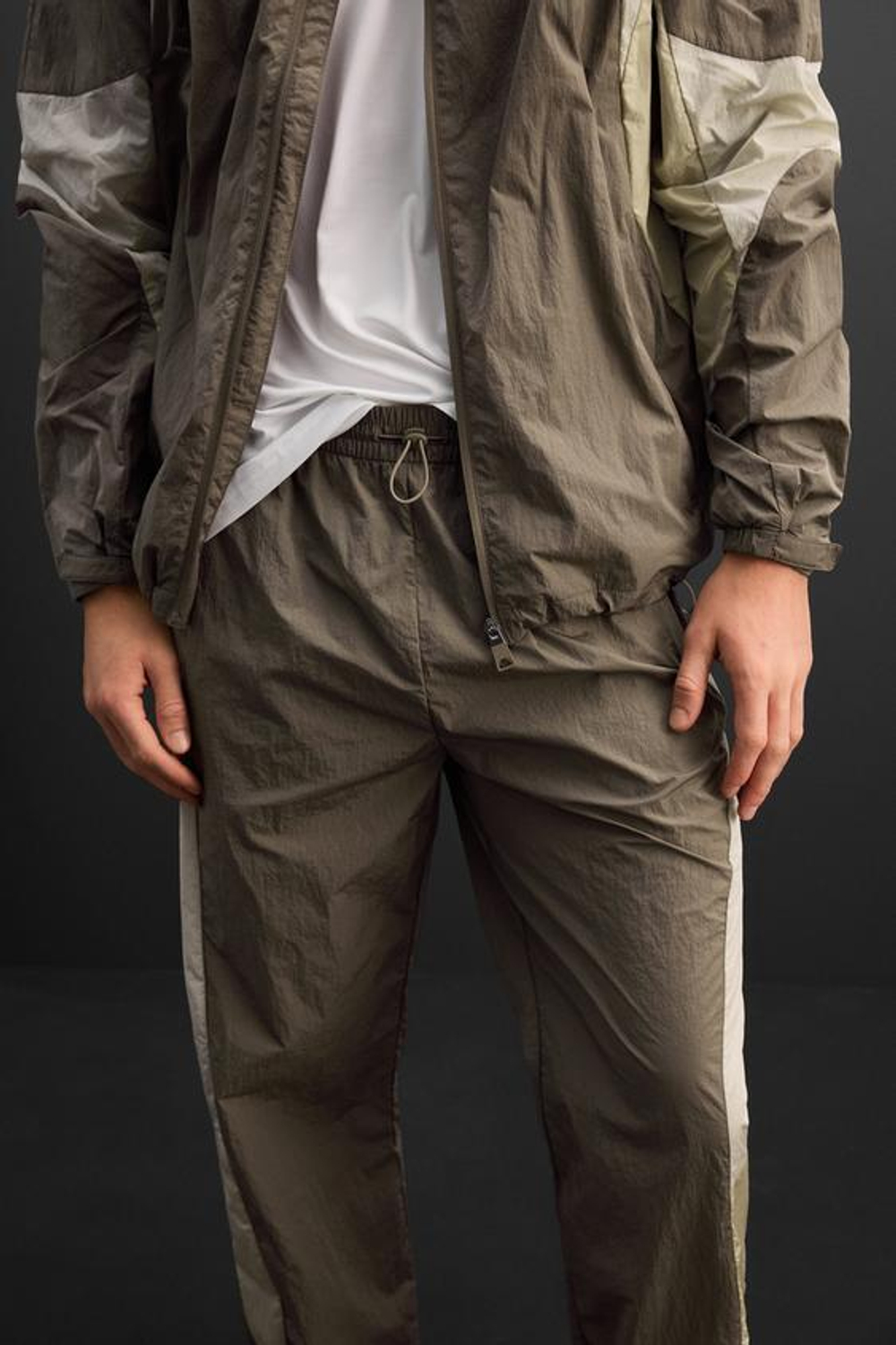 ZARA БРЮКИ-ДЖОГГЕРЫ В СТИЛЕ КОЛОР-БЛОК, ПЕСОЧНЫЙ