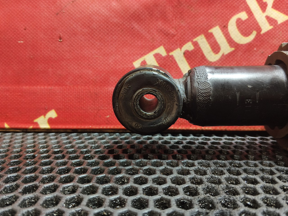 Амортизатор кабины передний 2020г