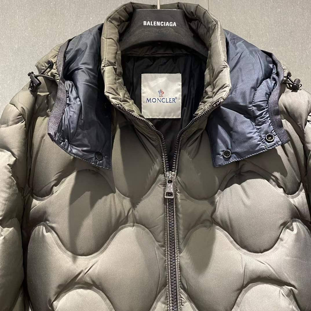 Пуховик Moncler