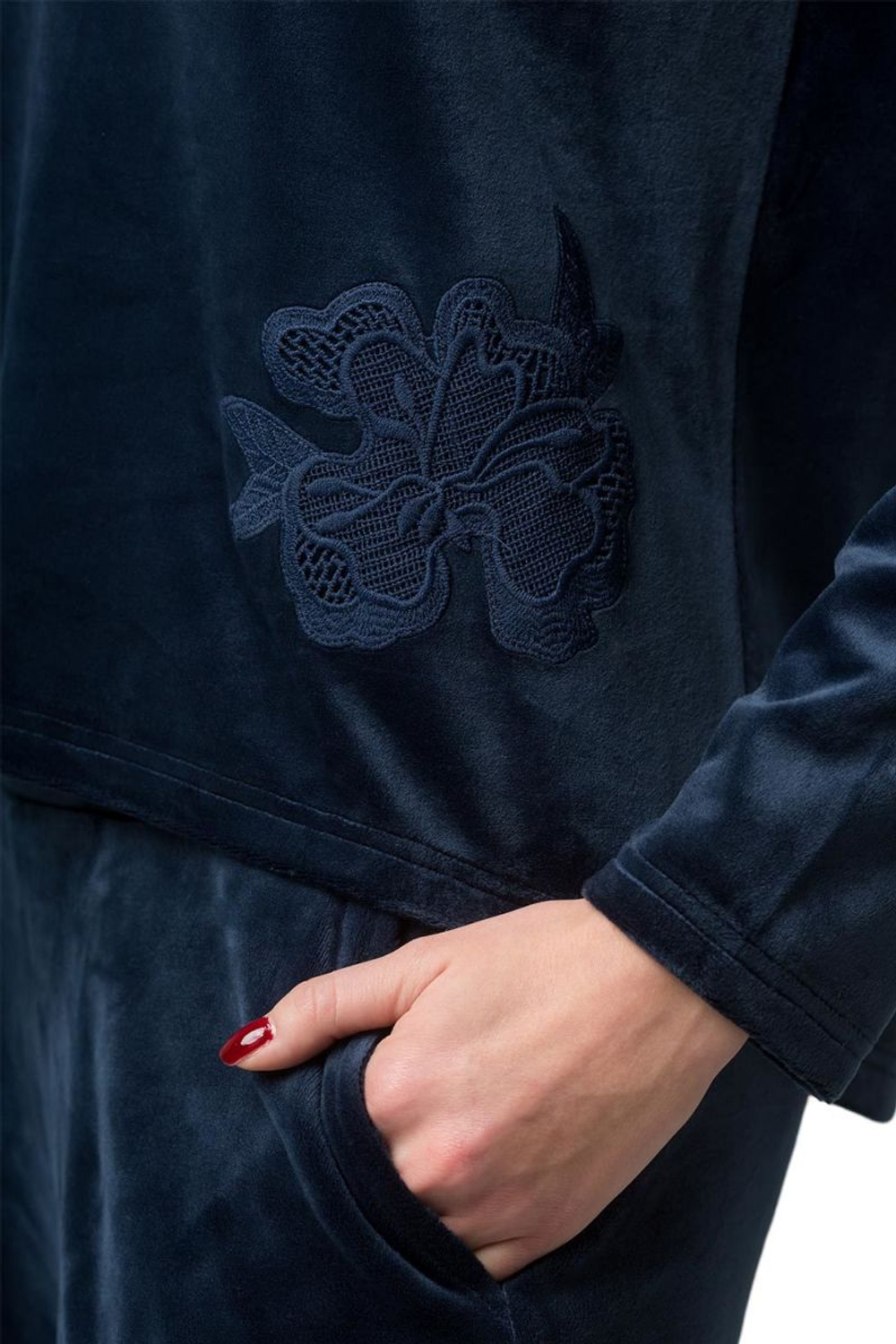 Костюм из бархатистого материала с декором (Размер: L) (Цвет: темно-синий)