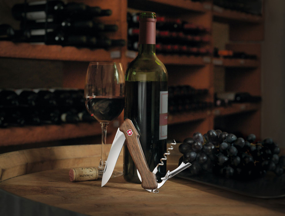 Нож для вина с чехлом Wine Master VICTORINOX 0.9701.63