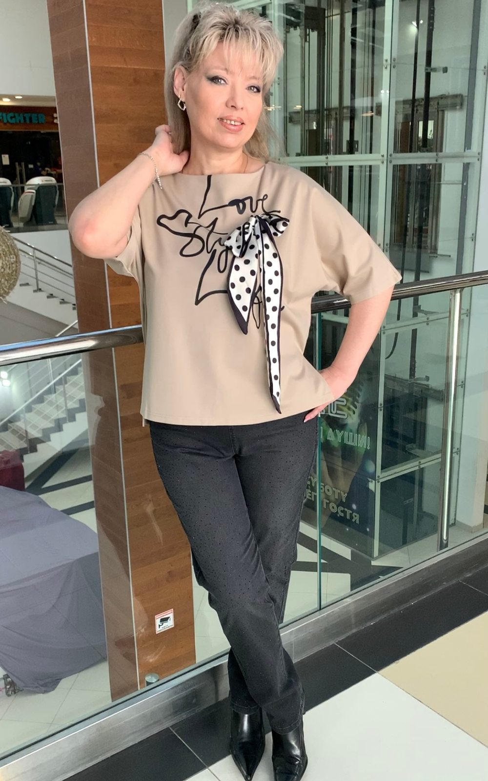 Красивый блузон с косынкой в виде банта