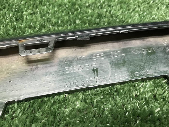 Молдинг переднего бампера Mercedes A W177 (18-22)