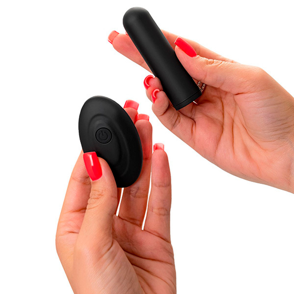 Черная перезаряжаемая вибропуля с пультом ДУ 7см ToyFa RealStick Caliber 983051