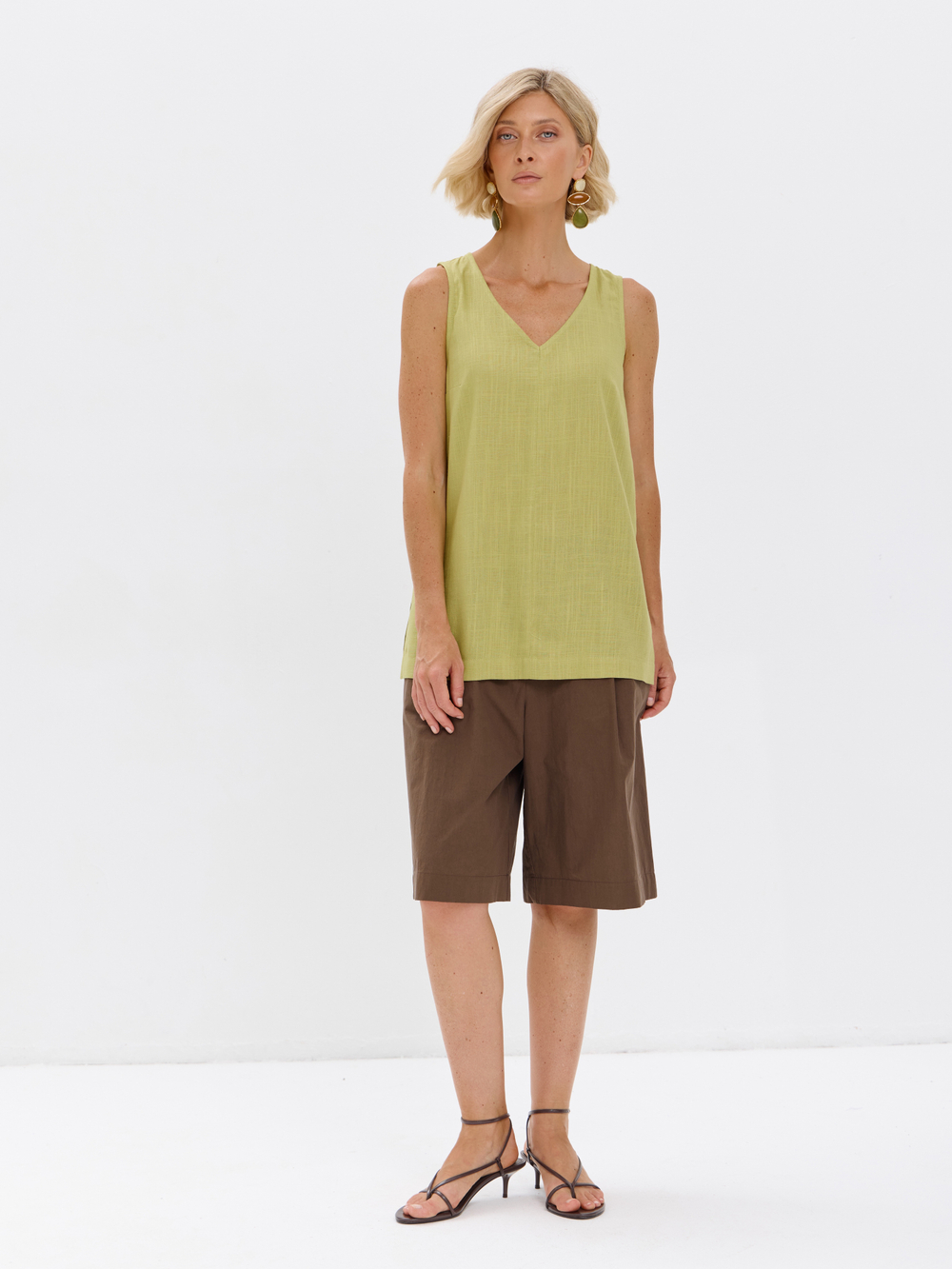 Удлиненный топ из льна с V-вырезом