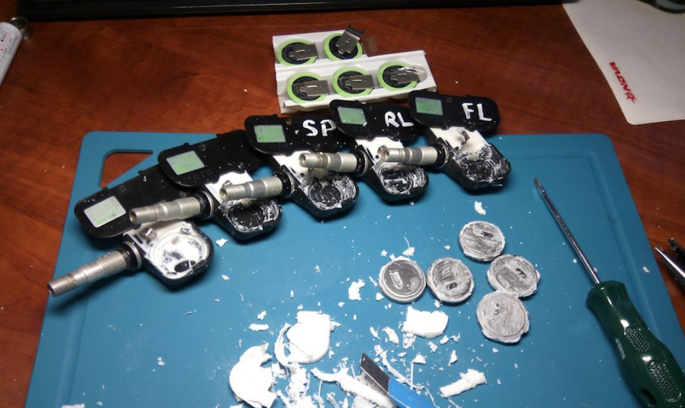 Замена элементов питания в датчиках давления TPMS