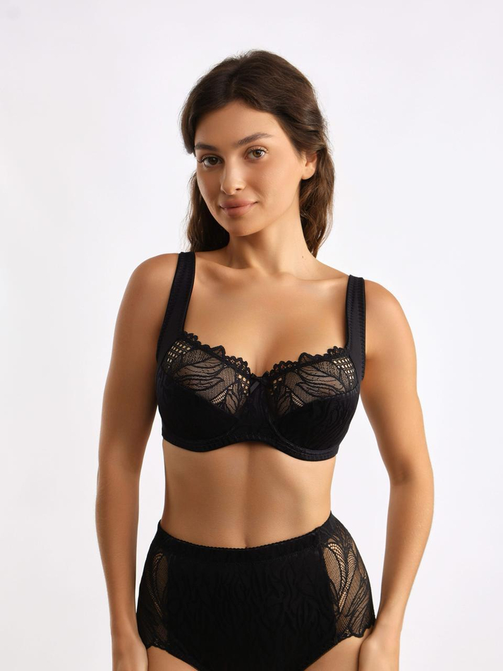 Бюстгальтер OIRO Monica с чашками на спонже