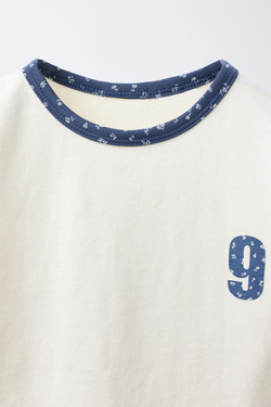 ZARA ФУТБОЛКА С ТЕКСТОВЫМ И ЦВЕТОЧНЫМ ПРИНТОМ, ГОЛУБОЙ