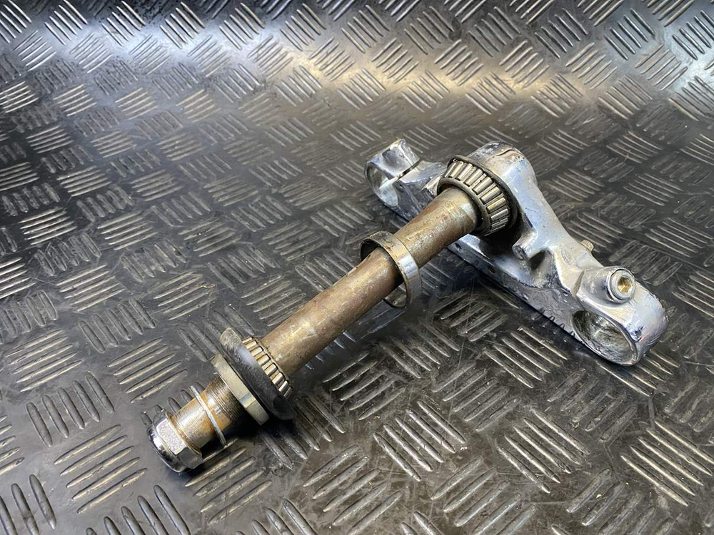 Траверса нижняя Suzuki Intruder VS750 VR51A