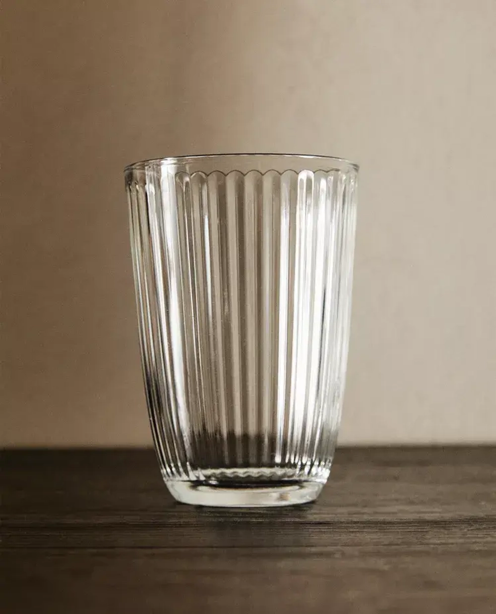 ZARA HOME СТАКАН ДЛЯ ПРОХЛАДИТЕЛЬНЫХ НАПИТКОВ ИЗ СТЕКЛА С УЗОРОМ В ПОЛОСКУ, ПРОЗРАЧНЫЙ