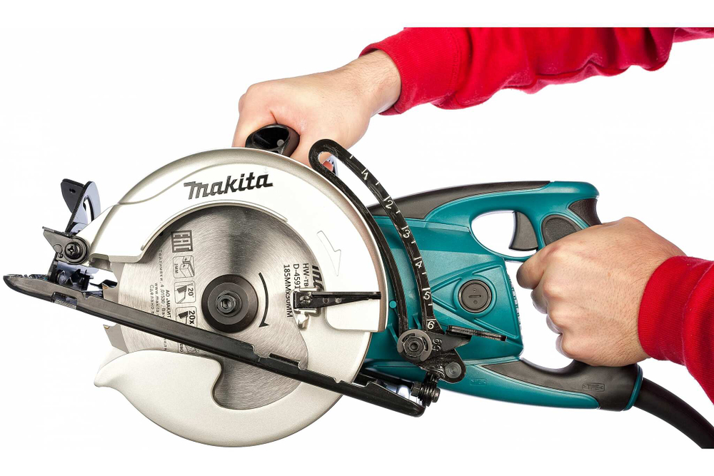 Дисковая пила Makita 5477NB