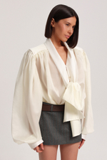 Блуза с бантом