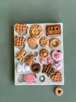 Молд силиконовый прямоугольный для лепки "Мини печенья" / форма для лепки игрушечных сладостей из полимерной глины для кукол и ватной игрушки