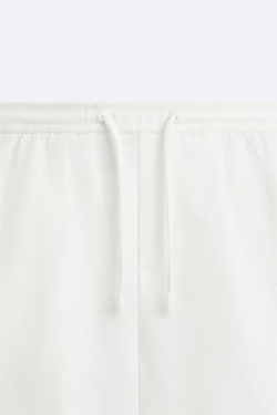 ZARA ШОРТЫ КОМФОРТНОЙ ПОСАДКИ, ЖЕЛТОВАТО-БЕЛЫЙ